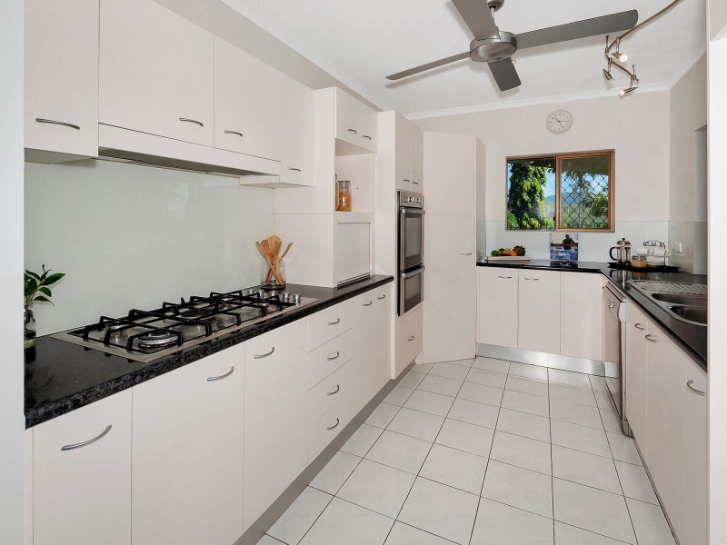 18 Rosemont Court, Mooroobool QLD 4870