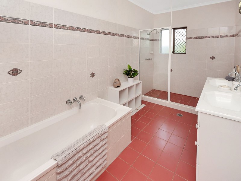 18 Rosemont Court, Mooroobool QLD 4870