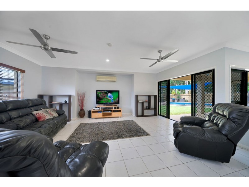 3 Nell Close, Kanimbla QLD 4870