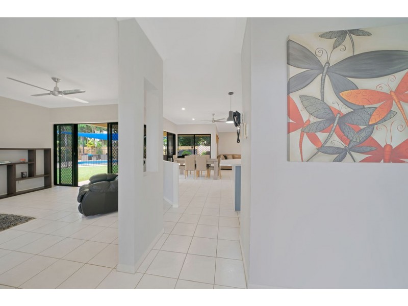 3 Nell Close, Kanimbla QLD 4870