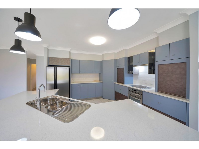 3 Nell Close, Kanimbla QLD 4870