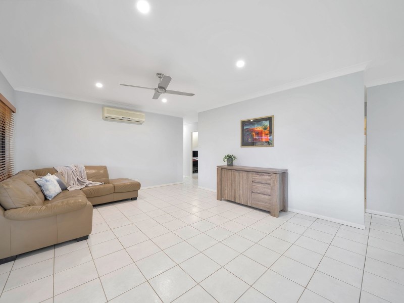 3 Nell Close, Kanimbla QLD 4870