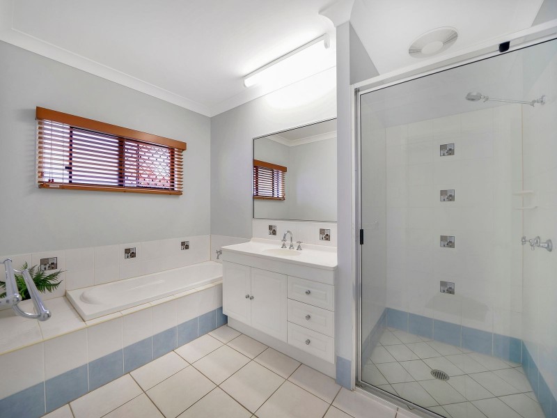 3 Nell Close, Kanimbla QLD 4870