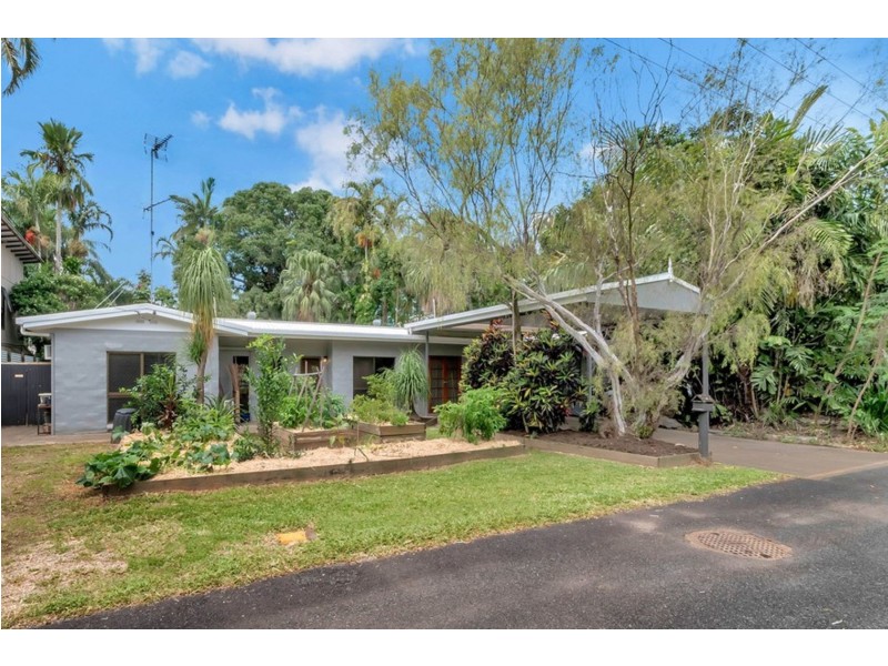 10 Romney Street, Kamerunga QLD 4870