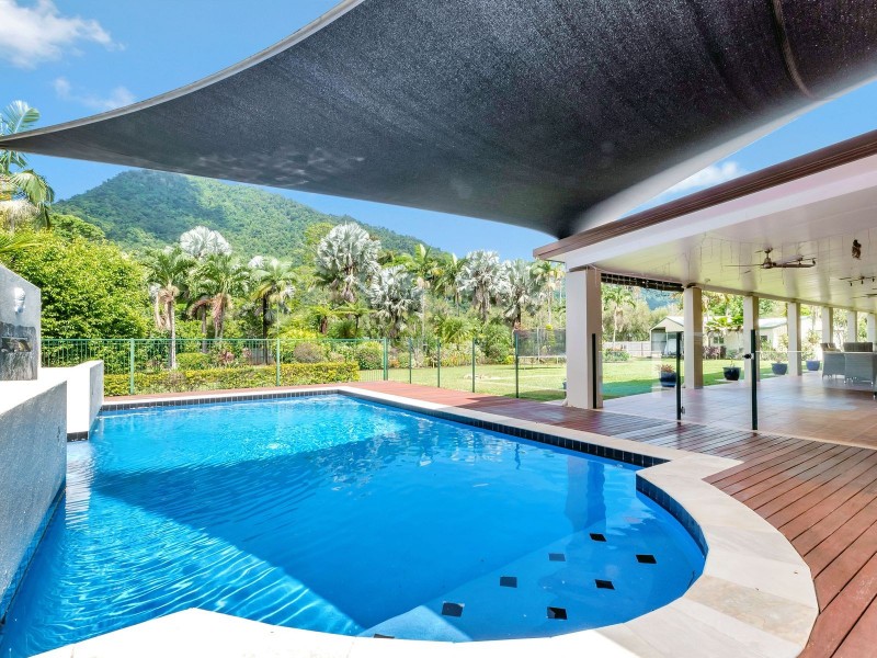 17-19 Soderberg Close, Redlynch QLD 4870