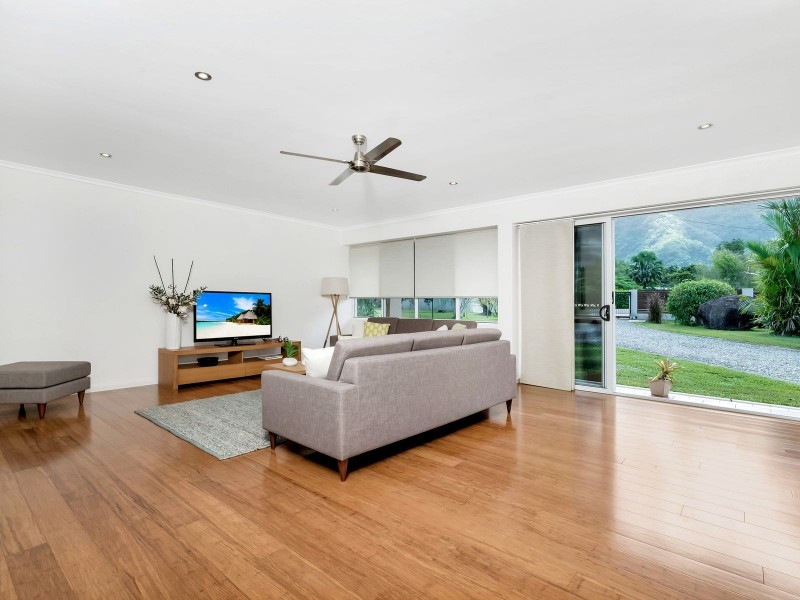 17-19 Soderberg Close, Redlynch QLD 4870