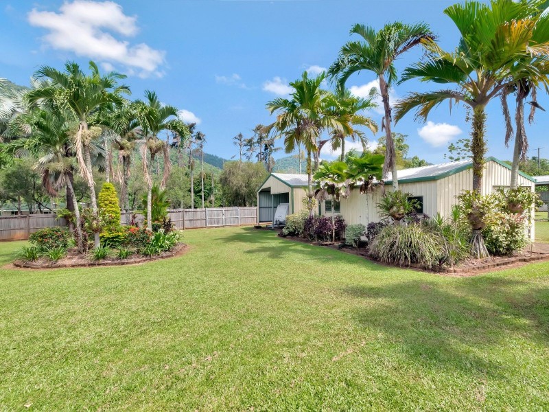 17-19 Soderberg Close, Redlynch QLD 4870