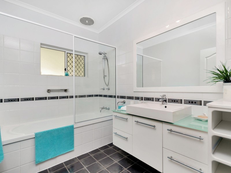 17-19 Soderberg Close, Redlynch QLD 4870