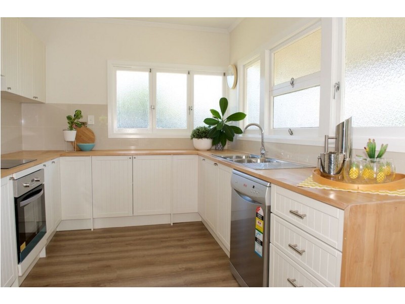 1 & 2/8 Earl Street, Westcourt QLD 4870