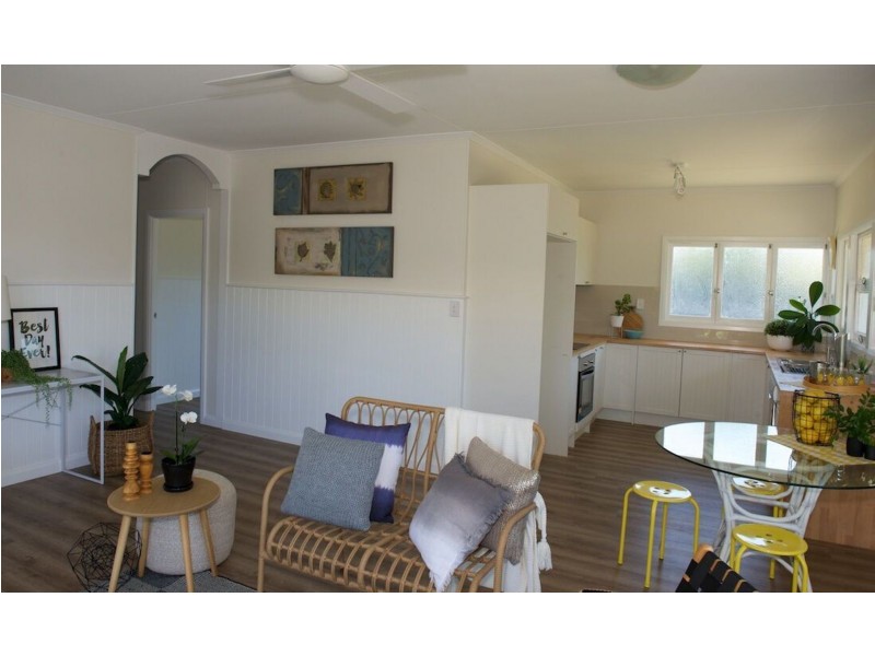 1 & 2/8 Earl Street, Westcourt QLD 4870