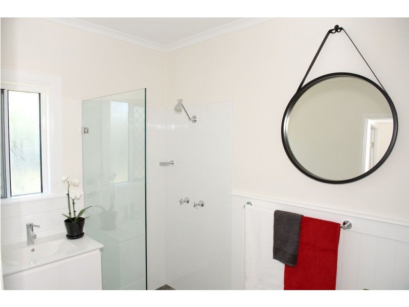 1 & 2/8 Earl Street, Westcourt QLD 4870