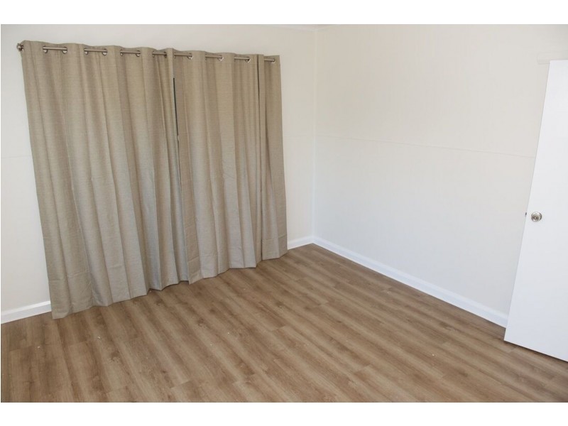 1 & 2/8 Earl Street, Westcourt QLD 4870