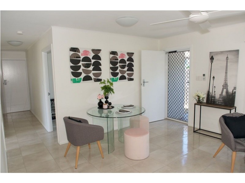 1 & 2/8 Earl Street, Westcourt QLD 4870