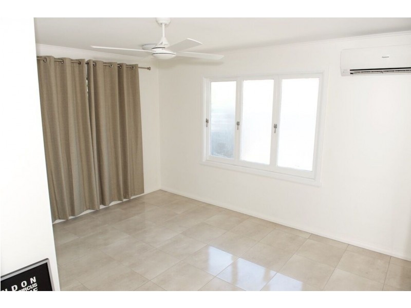 1 & 2/8 Earl Street, Westcourt QLD 4870