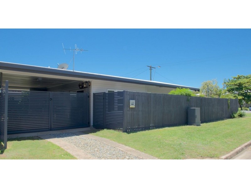 1 & 2/8 Earl Street, Westcourt QLD 4870