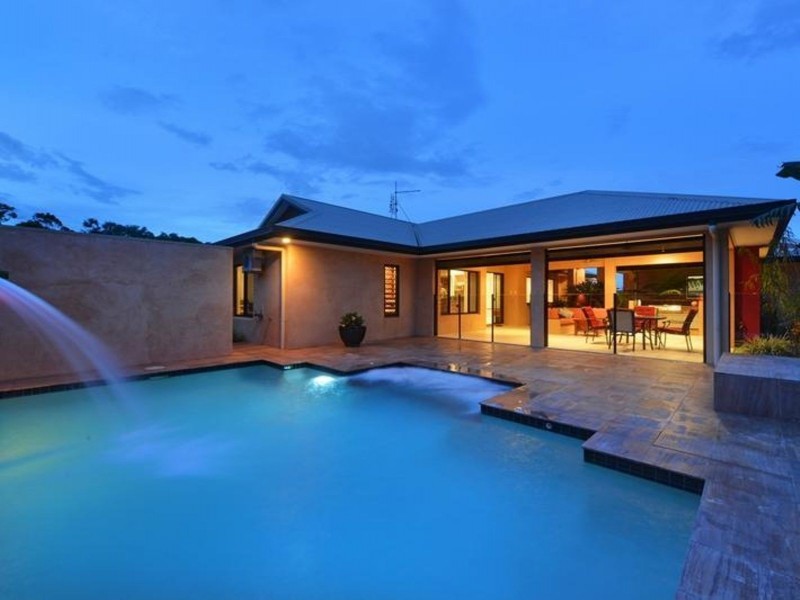 1 Finchley Close, Redlynch QLD 4870