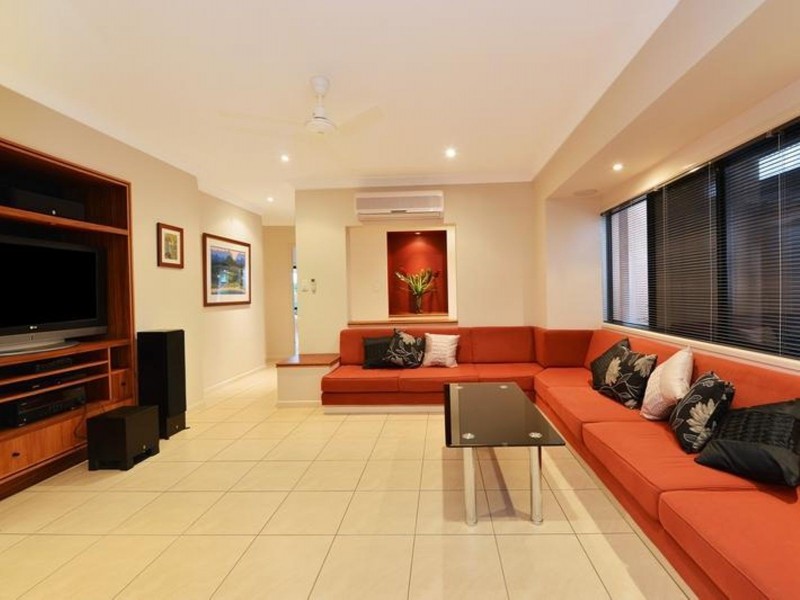 1 Finchley Close, Redlynch QLD 4870