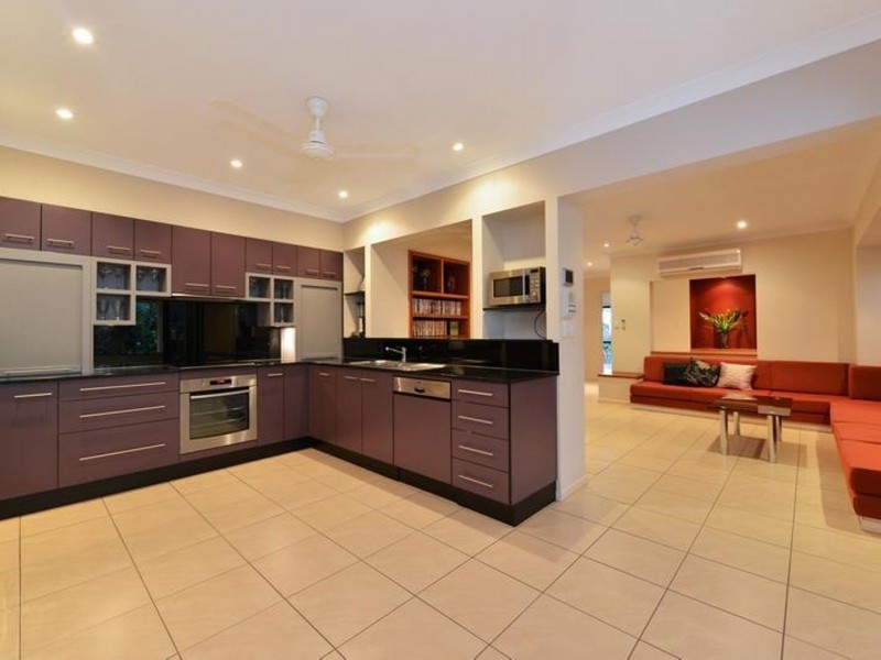 1 Finchley Close, Redlynch QLD 4870