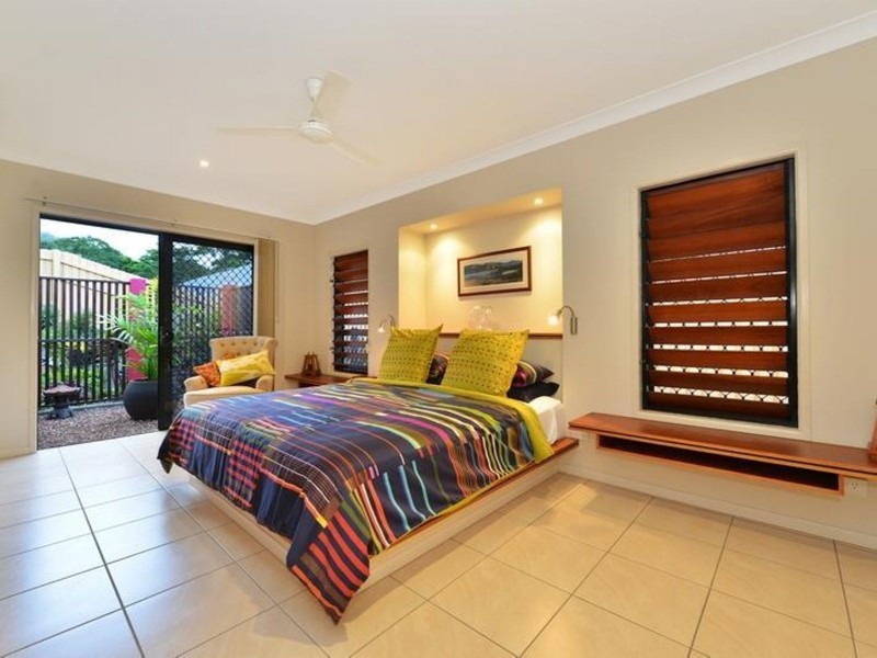 1 Finchley Close, Redlynch QLD 4870
