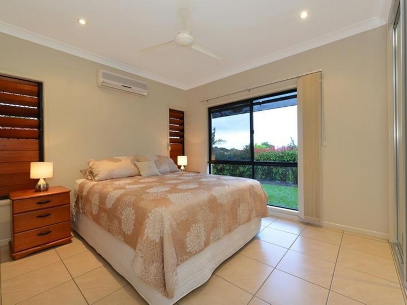 1 Finchley Close, Redlynch QLD 4870