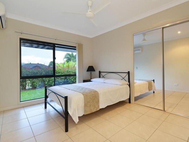 1 Finchley Close, Redlynch QLD 4870