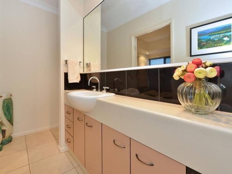 1 Finchley Close, Redlynch QLD 4870
