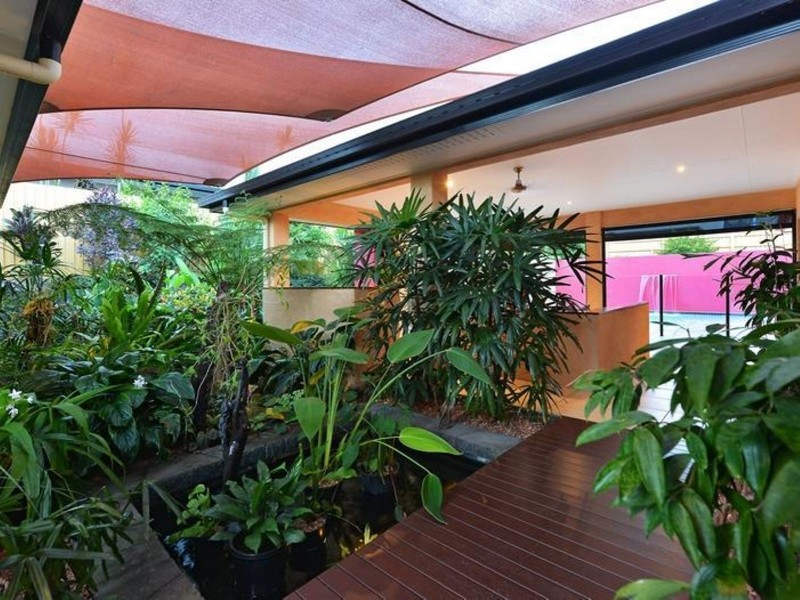 1 Finchley Close, Redlynch QLD 4870