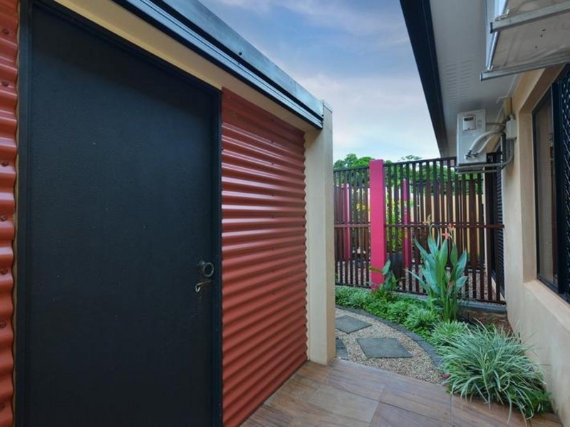 1 Finchley Close, Redlynch QLD 4870