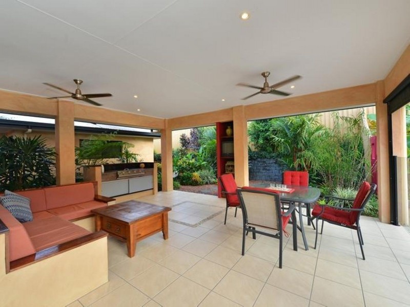 4 Finchley Close, Redlynch QLD 4870
