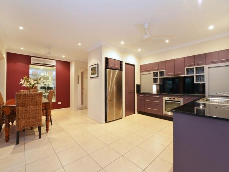 4 Finchley Close, Redlynch QLD 4870