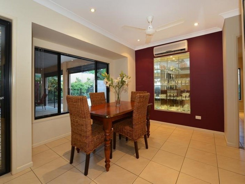 4 Finchley Close, Redlynch QLD 4870