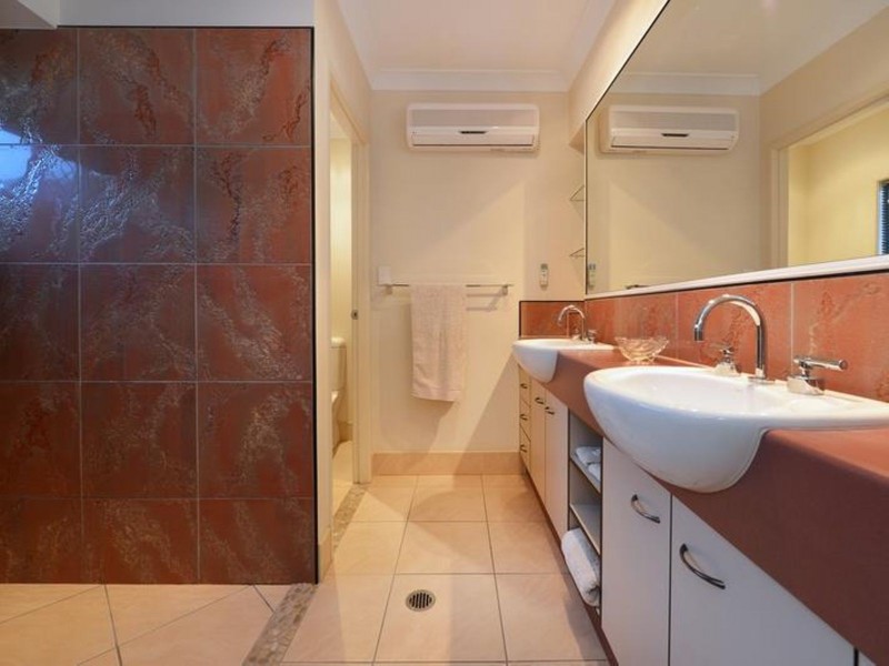 4 Finchley Close, Redlynch QLD 4870