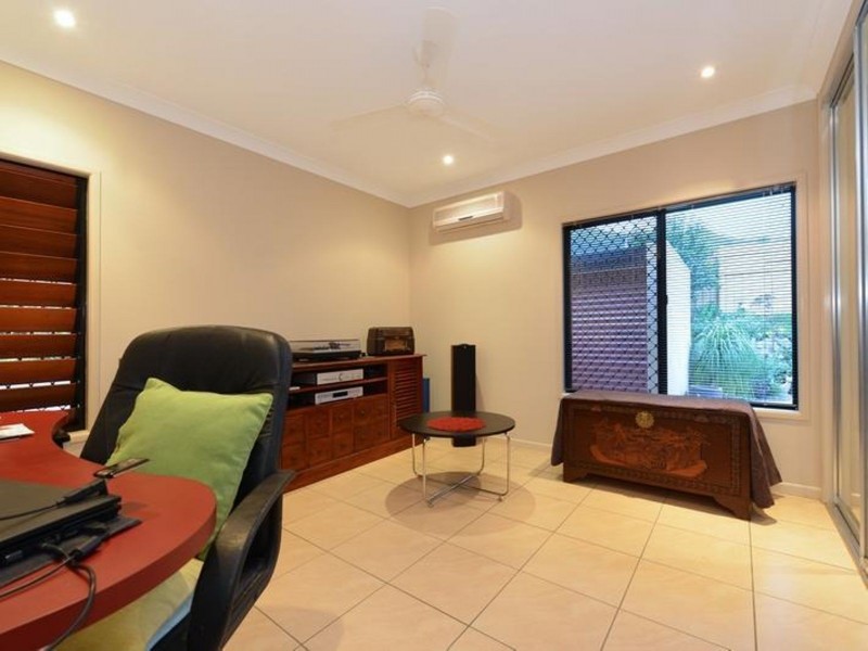 4 Finchley Close, Redlynch QLD 4870