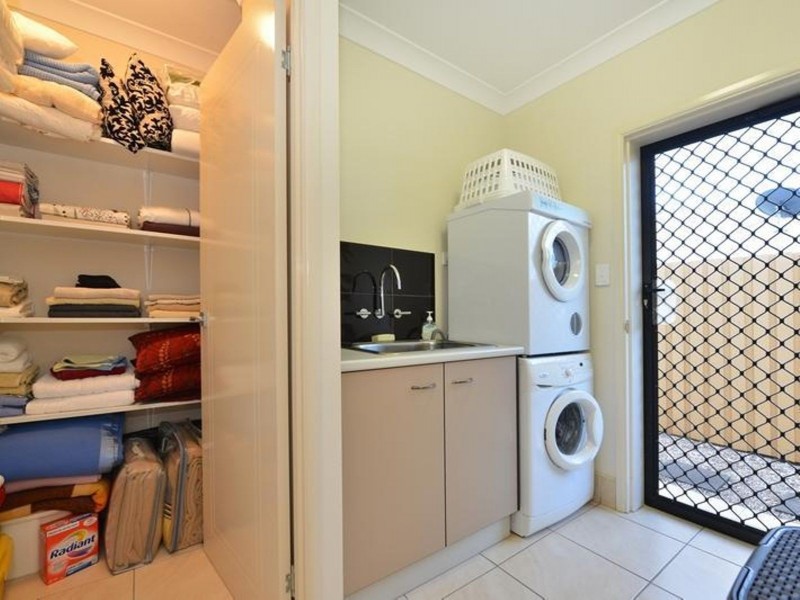 4 Finchley Close, Redlynch QLD 4870
