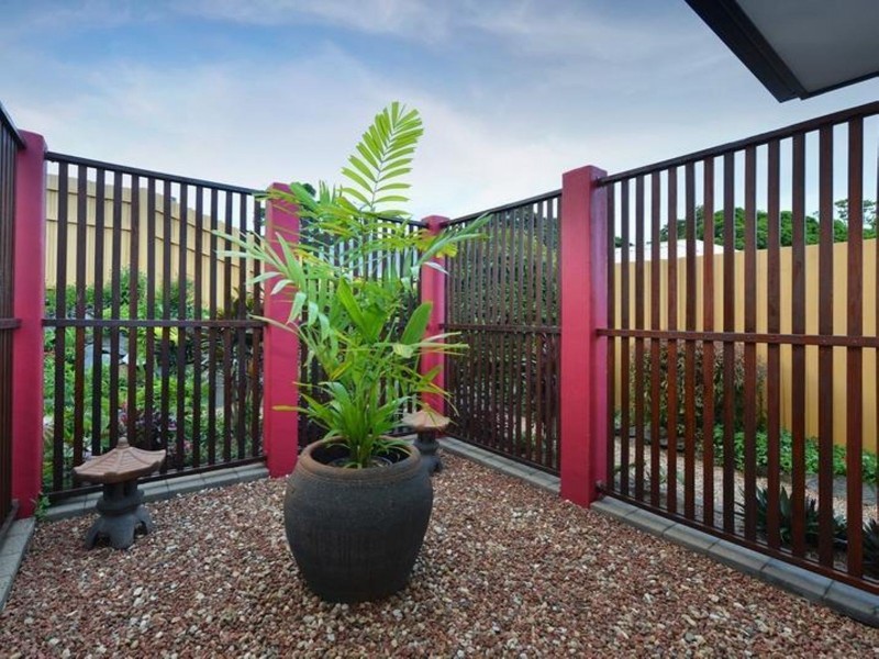 4 Finchley Close, Redlynch QLD 4870