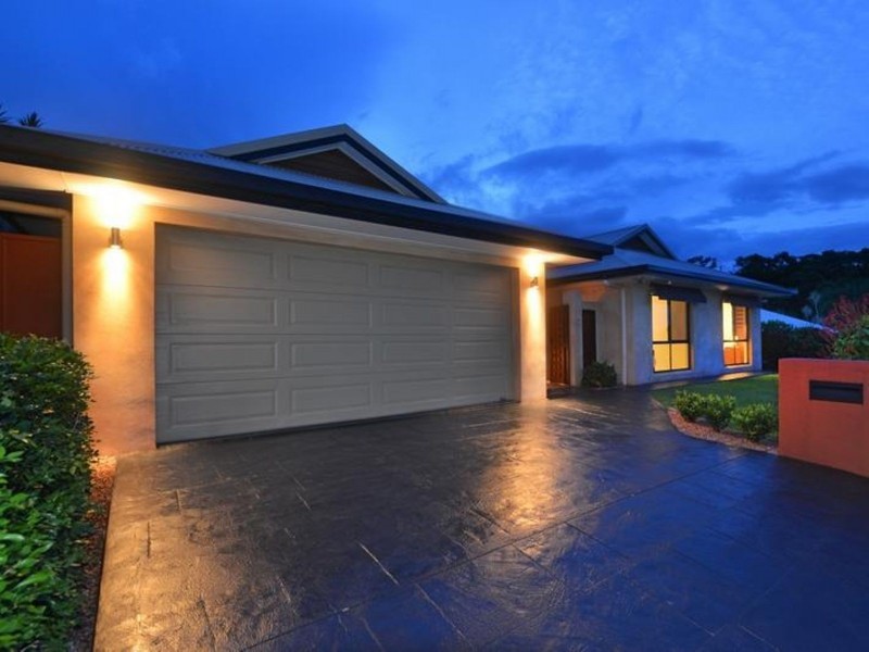 4 Finchley Close, Redlynch QLD 4870