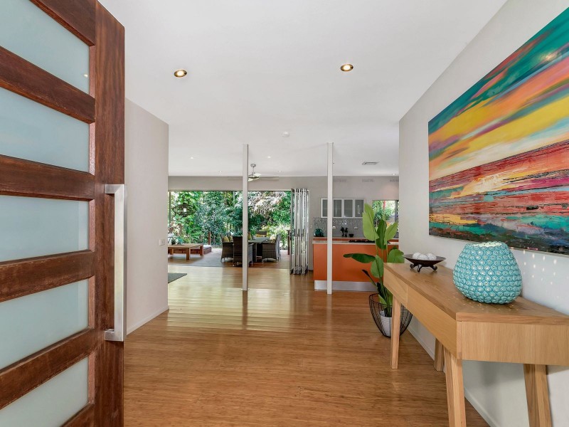 16 Forum Close, Mooroobool QLD 4870