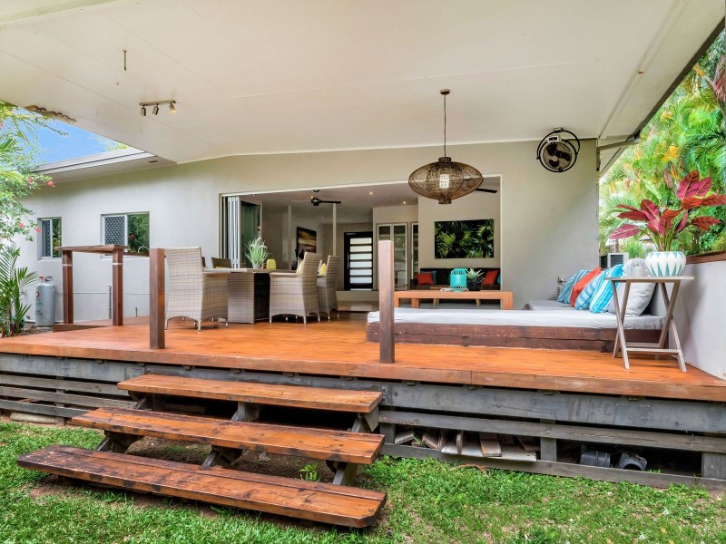 16 Forum Close, Mooroobool QLD 4870