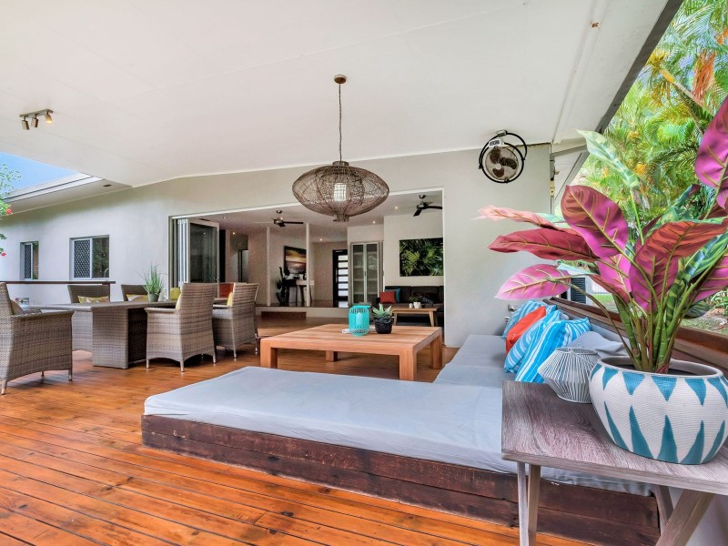 16 Forum Close, Mooroobool QLD 4870