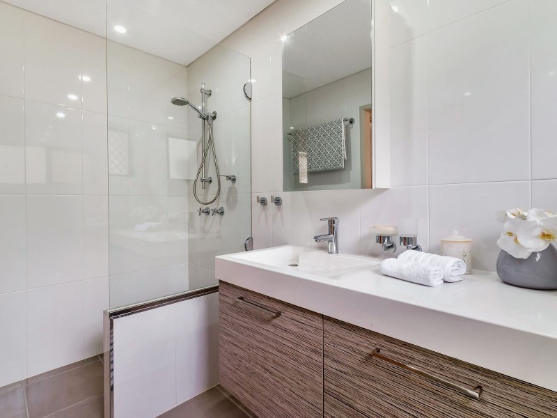 16 Forum Close, Mooroobool QLD 4870