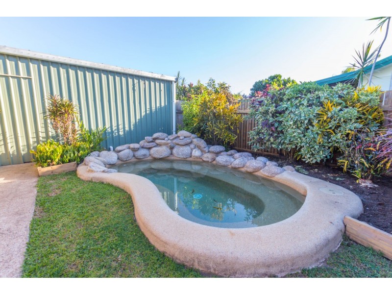 19 Kangaroo Street, Bentley Park QLD 4869