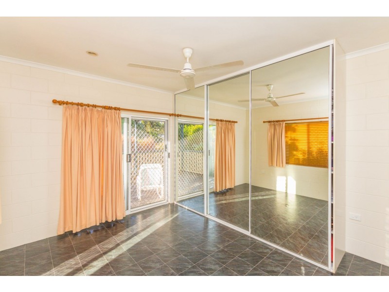 19 Kangaroo Street, Bentley Park QLD 4869