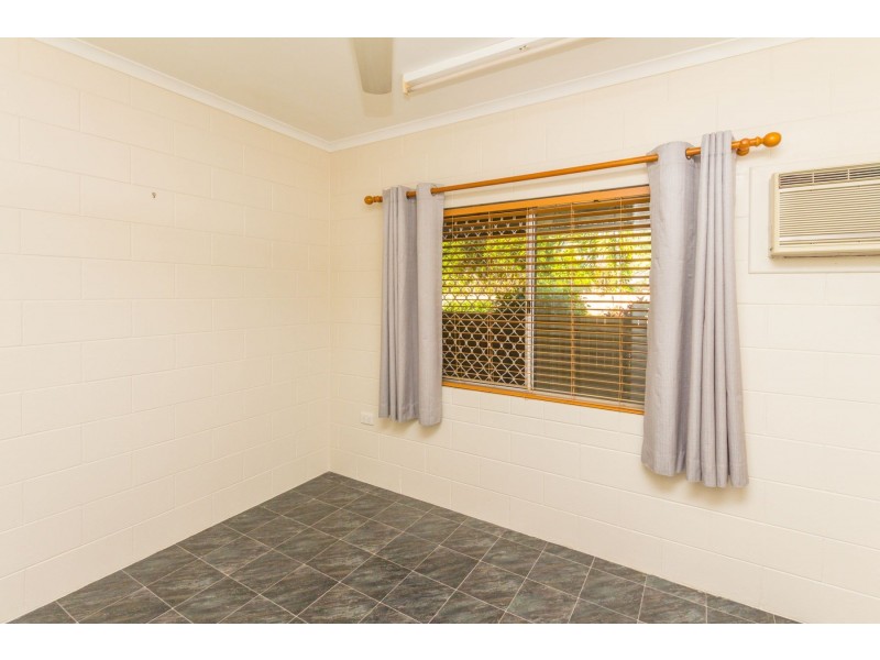 19 Kangaroo Street, Bentley Park QLD 4869
