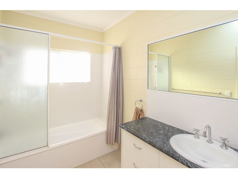 19 Kangaroo Street, Bentley Park QLD 4869