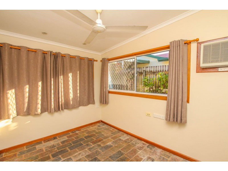 19 Kangaroo Street, Bentley Park QLD 4869