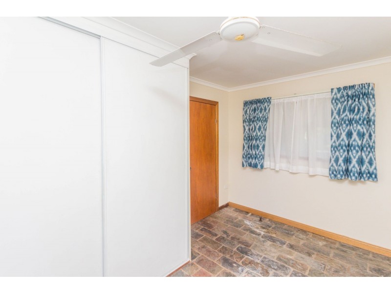 19 Kangaroo Street, Bentley Park QLD 4869