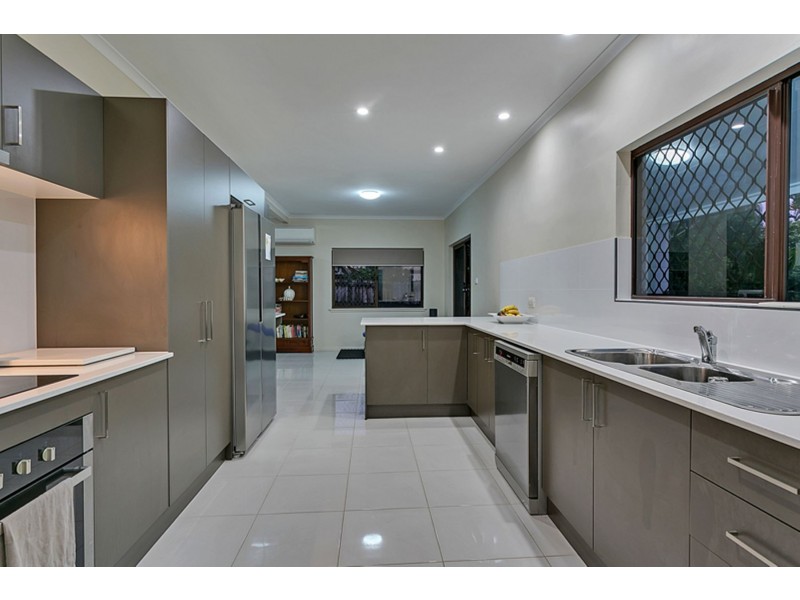 28 Andrea Close, Mooroobool QLD 4870