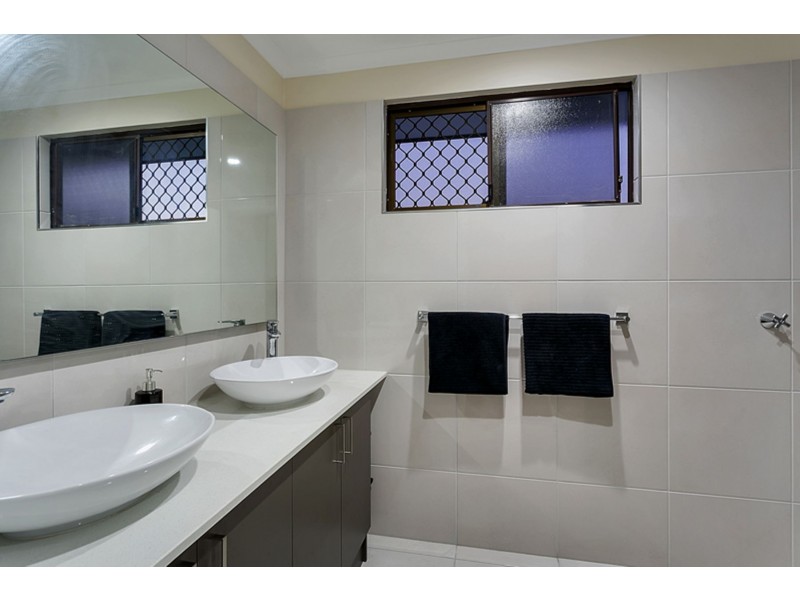 28 Andrea Close, Mooroobool QLD 4870