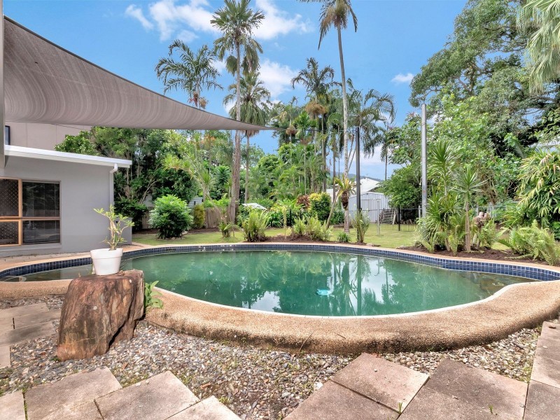 10 Romney Street, Kamerunga QLD 4870