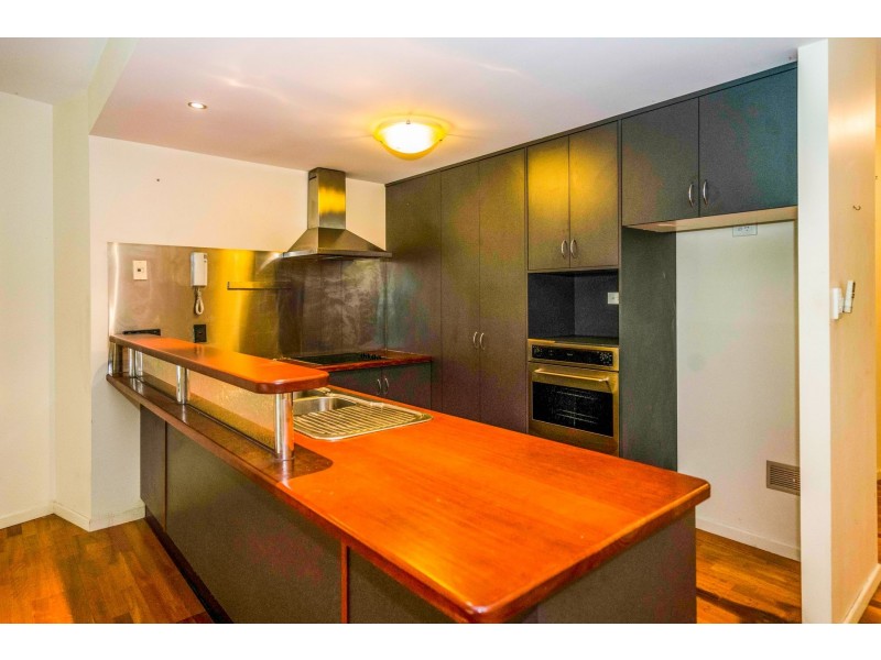 8/33 Digger Street, Cairns North QLD 4870